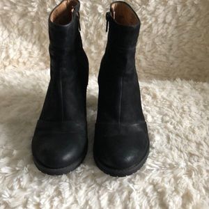 Clark’s black suede ankle boots size 7